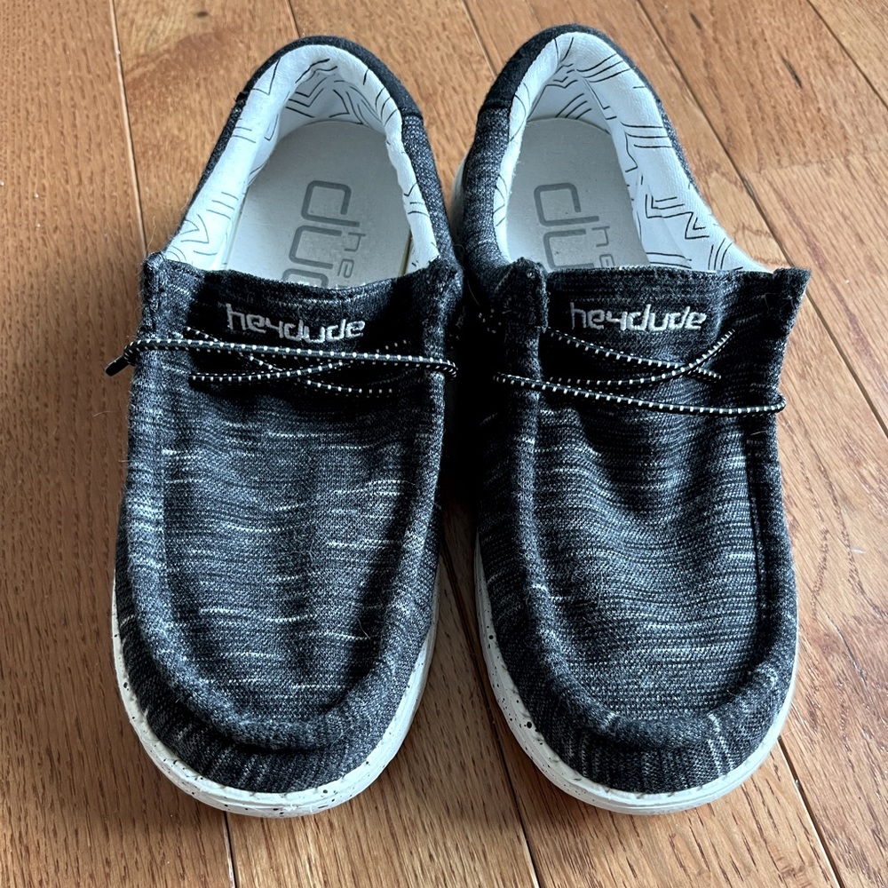 Kids Hey Dude slip on shoes Size 3